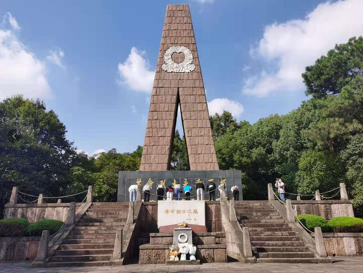 神山烈士陵园,苍松翠柏,庄严肃穆.